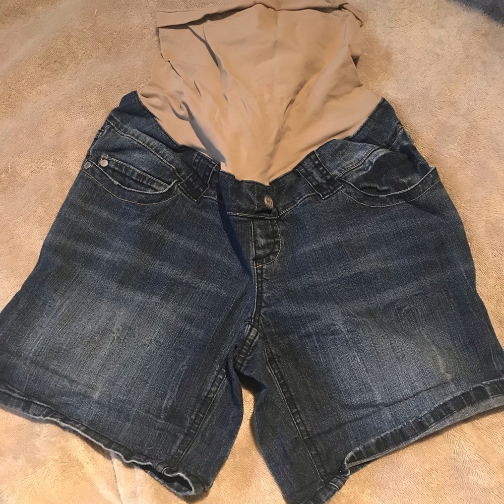 Maternity shorts